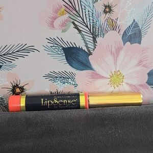 LipSense Long Lasting Liquid Lipstick in "Razzberry"